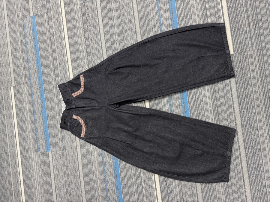 Pocket and rivet detail